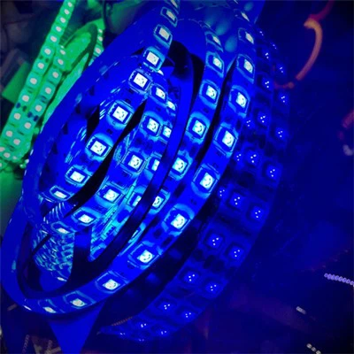 أشرطة إضاءة LED ملونة