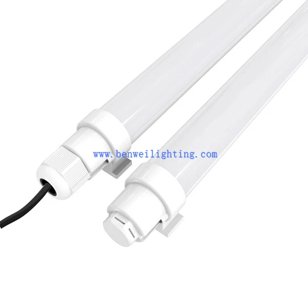 Tri Proof Light Used For Poultry Farm
